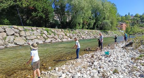 Pêche au "coup" sur les rives du Loup à Villeneuve Loubet