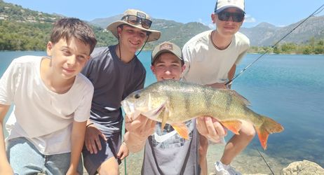Pêche aux leurres sur le lac du Broc
