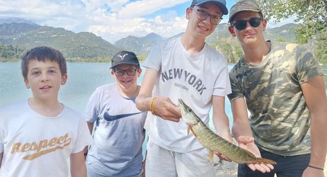 Pêche aux leurres sur le lac du Broc
